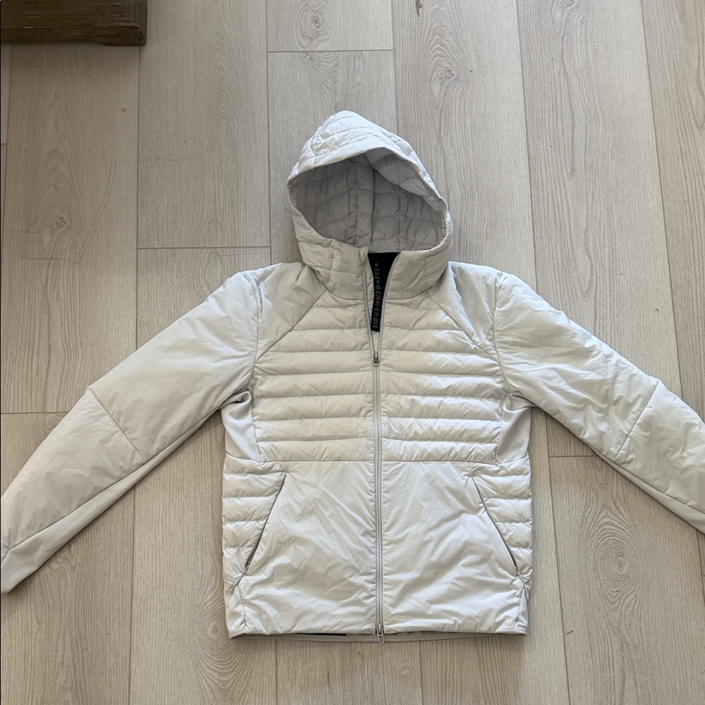 White Lulu size Small Quilted Hooded Jacket